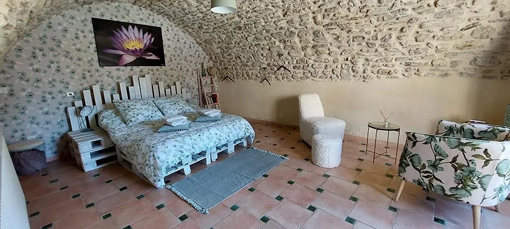 Bed & Breakfast La Maison Wisteria Saint-Pantaleon-les-Vignes