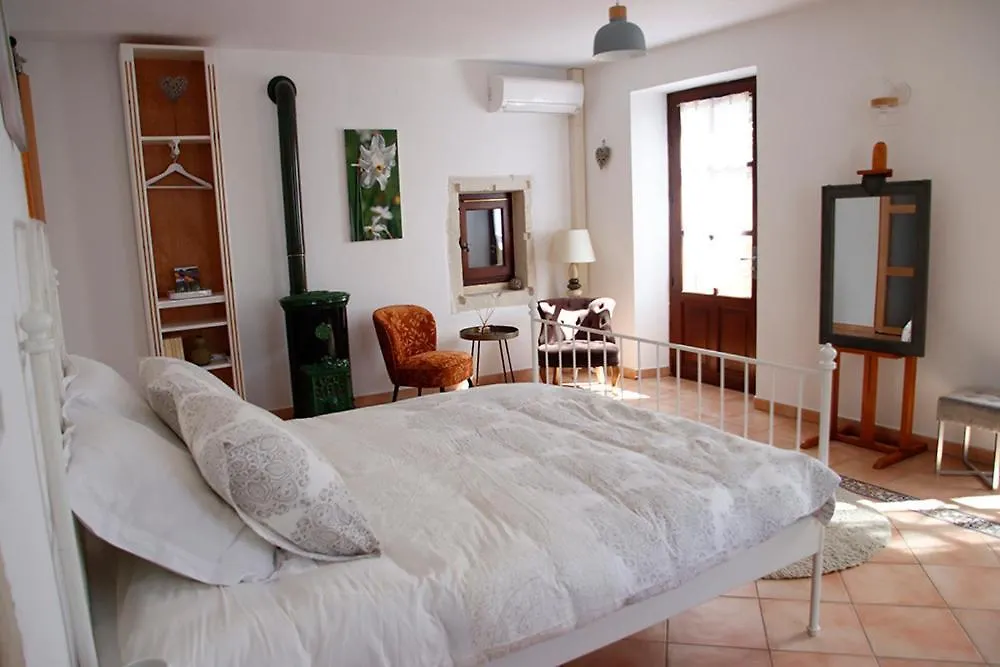 Bed & Breakfast La Maison Wisteria Saint-Pantaleon-les-Vignes